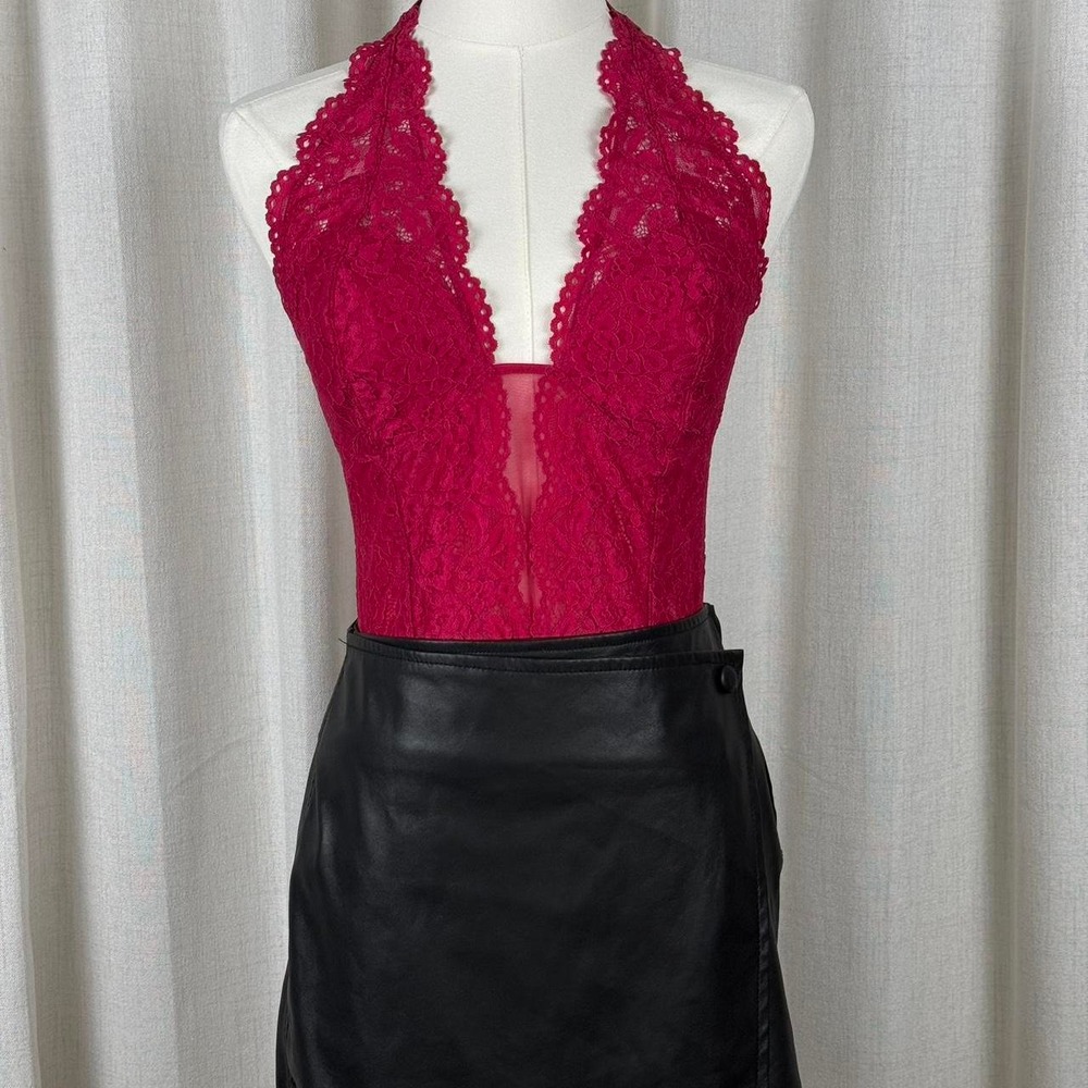 b.tempt'd by Wacoal Red Lace Halter Bodysuit Sheer Mesh V-Neck Large 936144